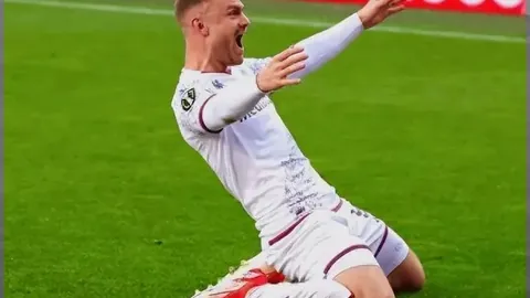 激战一触即发！亚冠强豪萨德VS迪拜青年国民，实时比分解析不容错过！