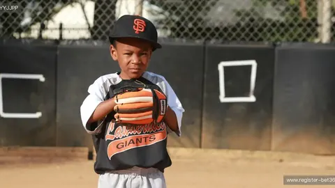 中国短道速滑队成功挺进世锦赛男子5000米接力半决赛