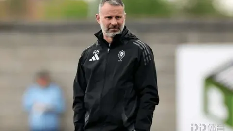 传奇射手菲尔克鲁格迈向AC米兰新篇章：英超焦点体检大揭秘！